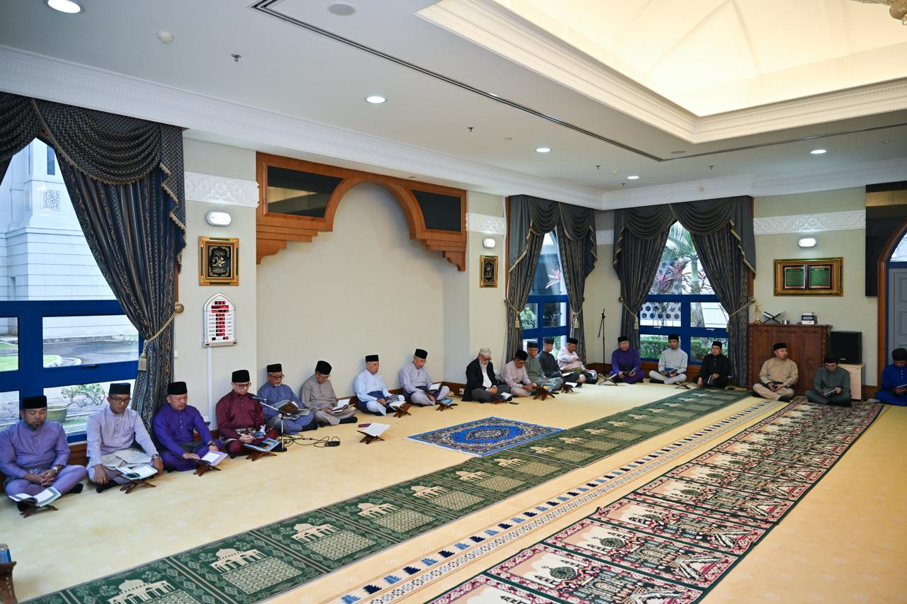 17.07.25 LegCo holds thanksgiving prayer to mark royal birthday