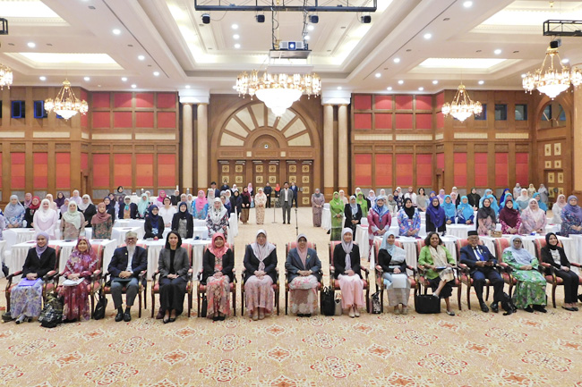 19.06.25 Dialogue calls for stronger roles for women