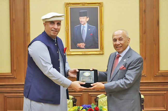 28.05.25 LegCo Speaker receives courtesy calls from foreign envoys