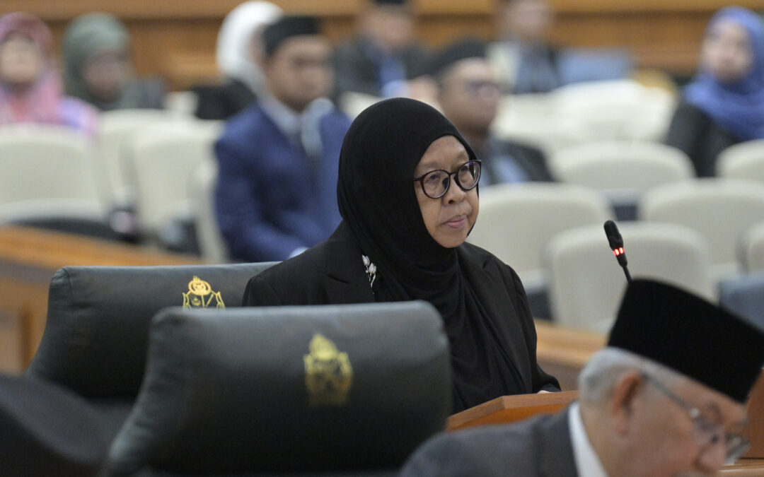 10.08.26 LegCo member calls for clearer implementation procedures